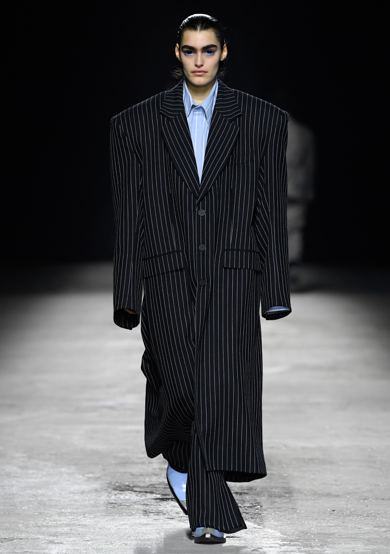 Широкие плечи, деним и дедушкин свитер: 7 трендов мужской моды с выставки Pitti Uomo (фото 9)