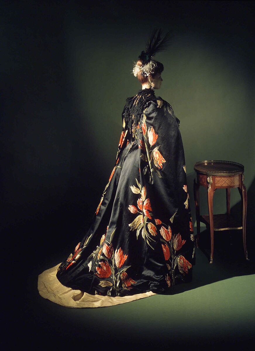 Вдохнуть Schiaparelli и прикоснуться к Dior: главные шедевры выставки Sleeping Beauties: Reawakening Fashion (фото 24)