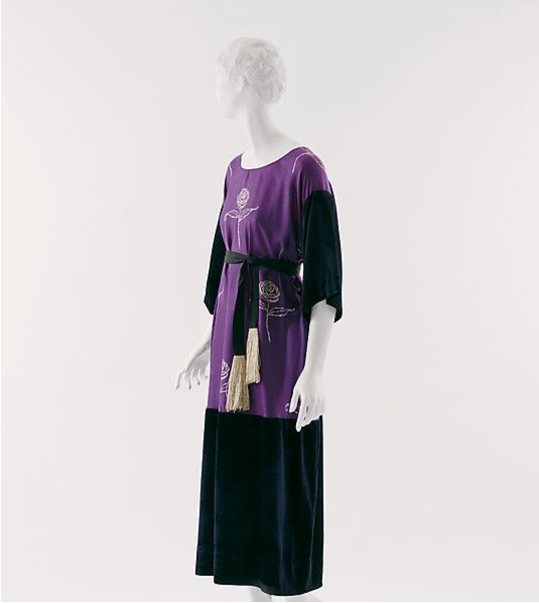 Вдохнуть Schiaparelli и прикоснуться к Dior: главные шедевры выставки Sleeping Beauties: Reawakening Fashion (фото 27)