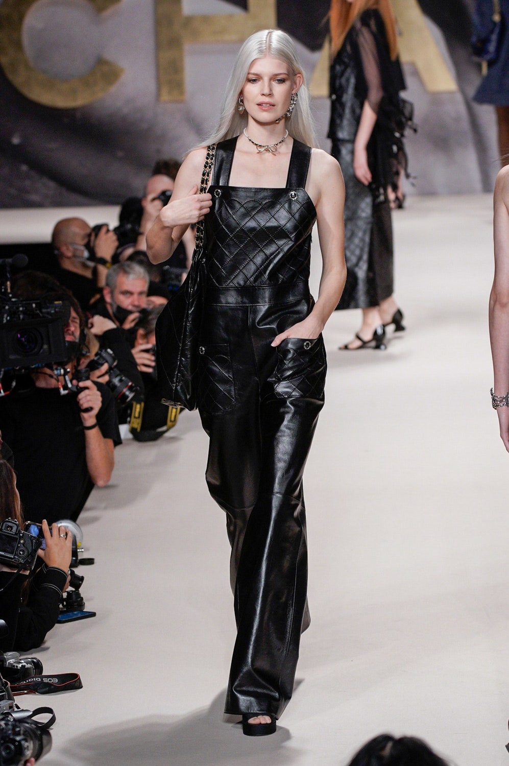 Afterwards: 5 самых ярких показов Виржини Виар в Chanel (фото 9)