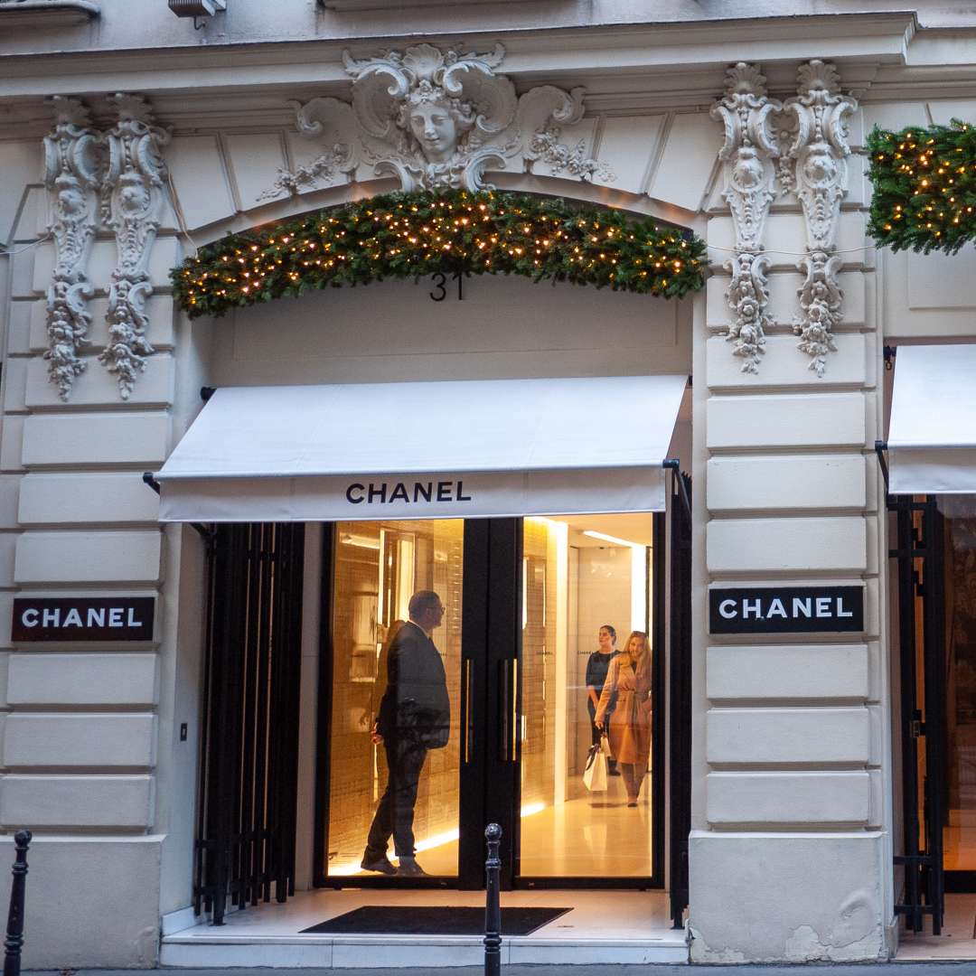 В Париже произошло ограбление бутика Chanel (фото 2)