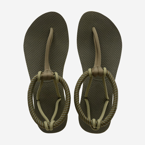 Желейные, рыбацкие и «босоногие»: cамые модные сандалии на лето (фото 41)