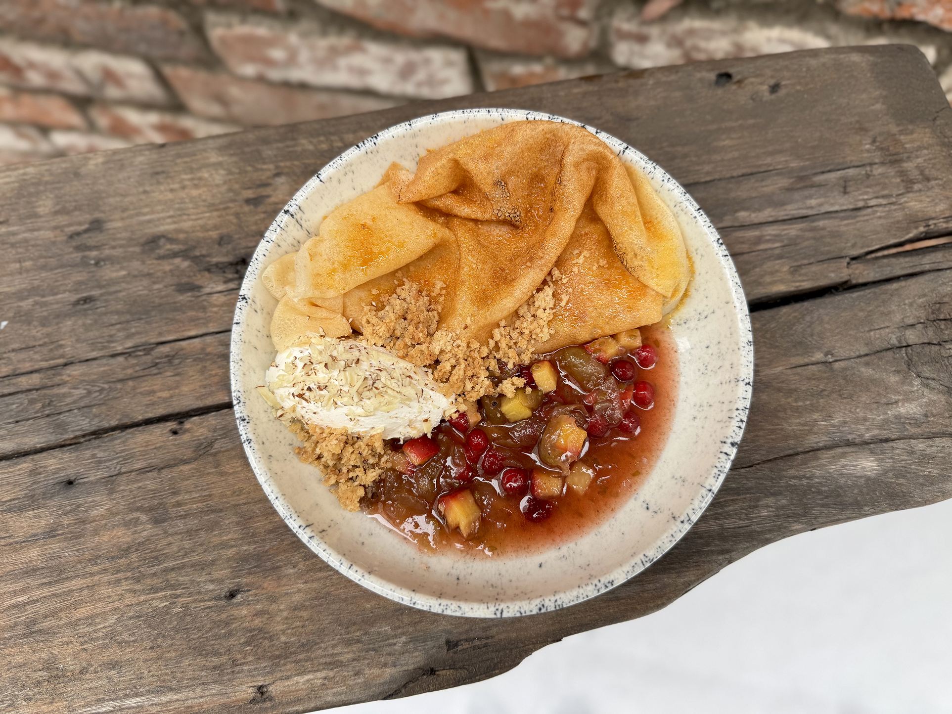 Креп-сюзетт с морошкой и блины с крабом: 15 самых интересных предложений на Масленицу в Москве (фото 5)