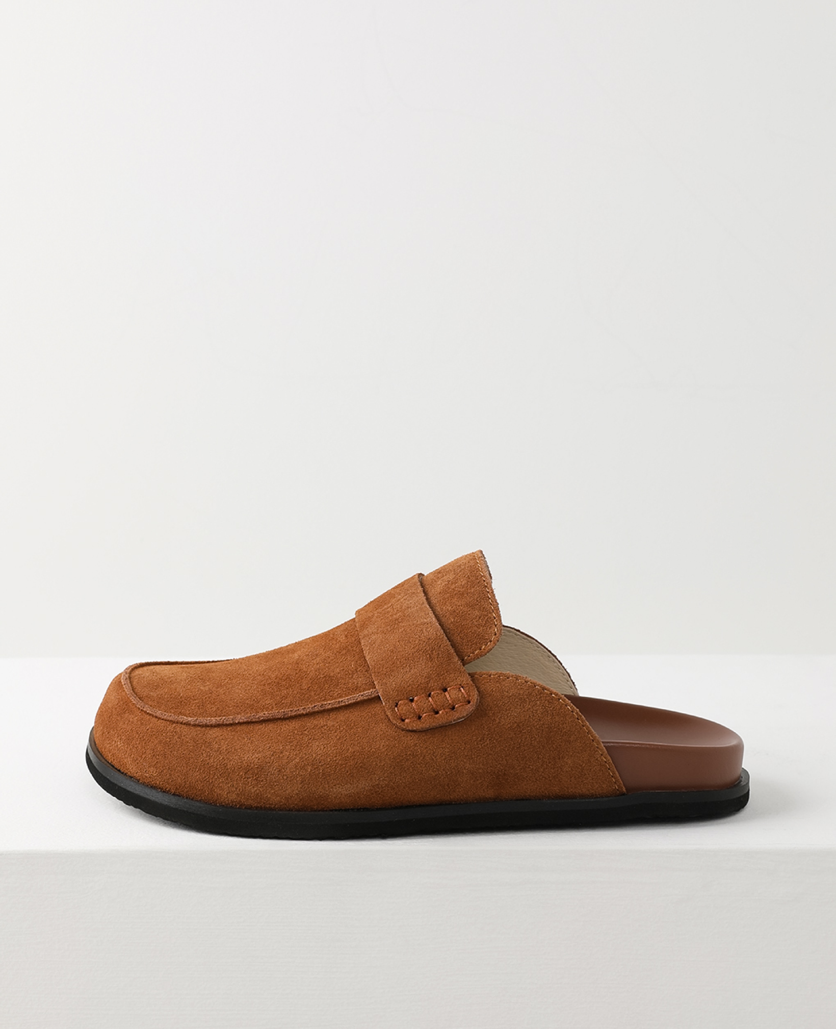 Жакет Rochas, балетки Zmeika и еще 8 фэшн-подарков к Международному женскому дню (фото 5)