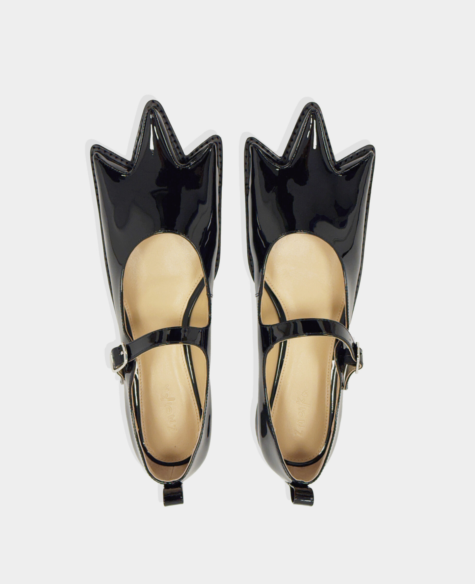 Жакет Rochas, балетки Zmeika и еще 8 фэшн-подарков к Международному женскому дню (фото 8)