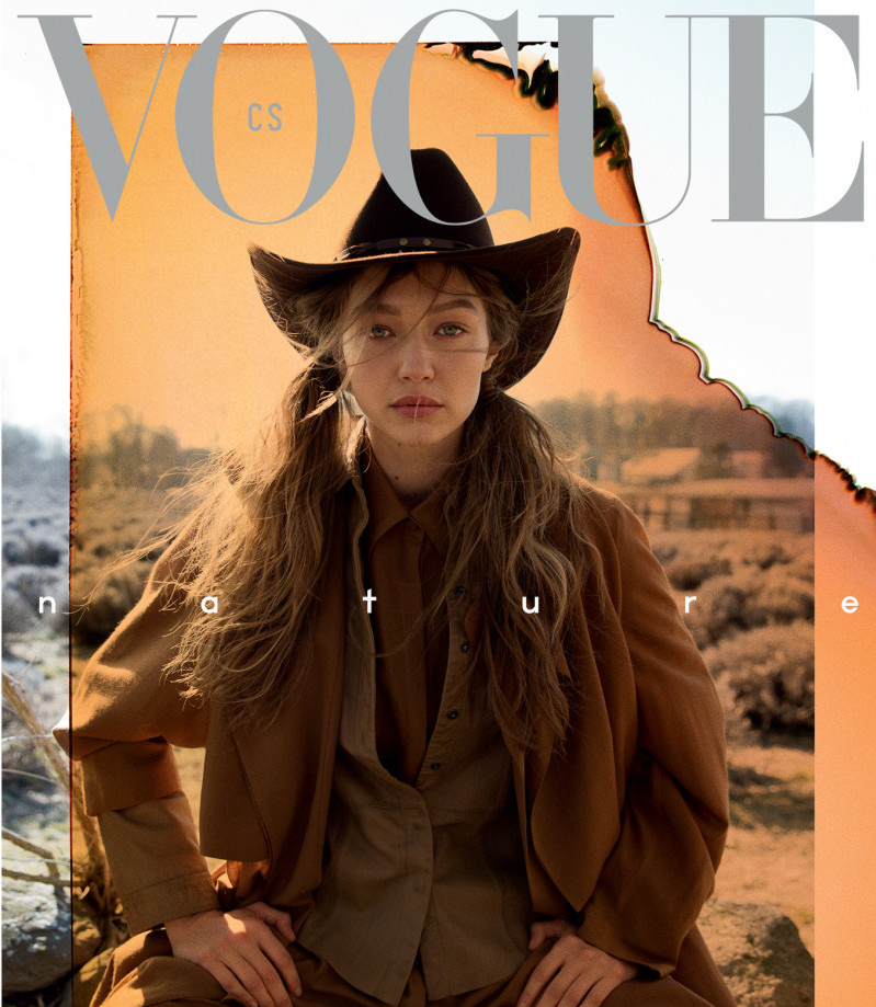 От V Magazine до Vogue Japan: 20 журнальных обложек с Джиджи Хадид (фото 13)