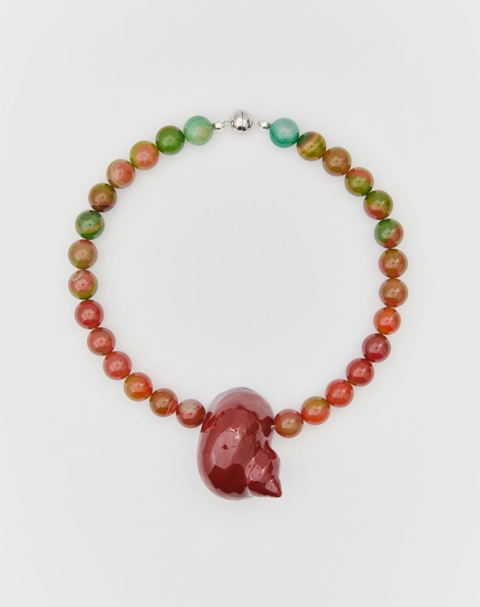 Броши, жемчужные сотуары, «бабушкины» бусы и еще 4 тренда в украшениях, которые нельзя пропустить весной и летом 2025 (фото 2)