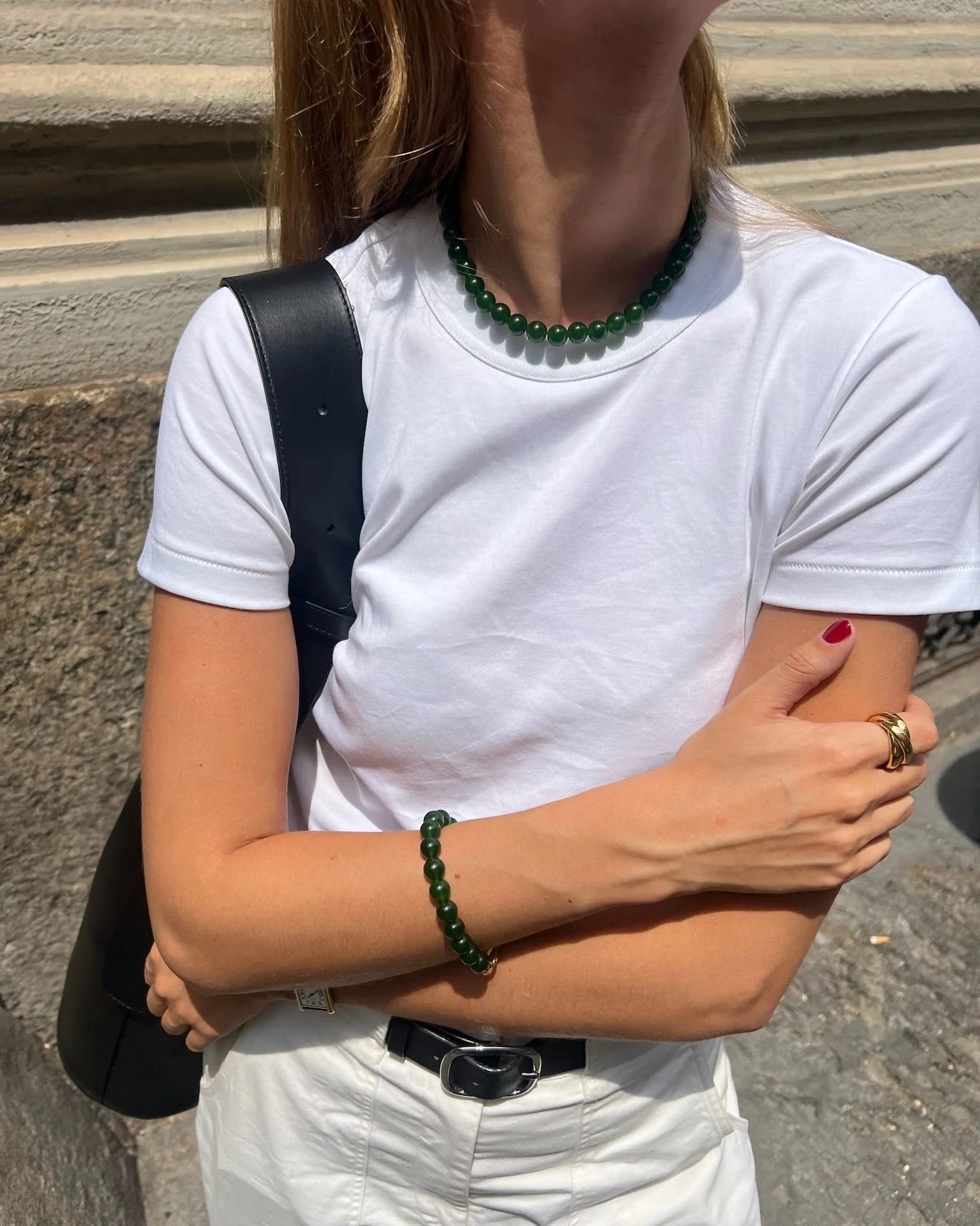 Броши, жемчужные сотуары, «бабушкины» бусы и еще 4 тренда в украшениях, которые нельзя пропустить весной и летом 2025 (фото 6)