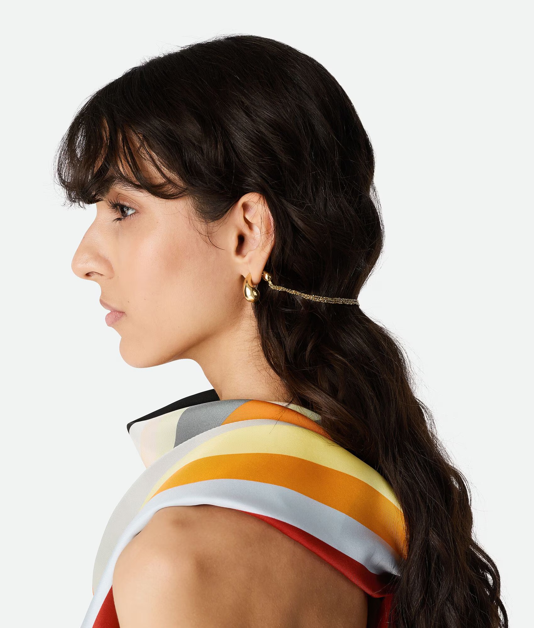 Броши, жемчужные сотуары, «бабушкины» бусы и еще 4 тренда в украшениях, которые нельзя пропустить весной и летом 2025 (фото 10)