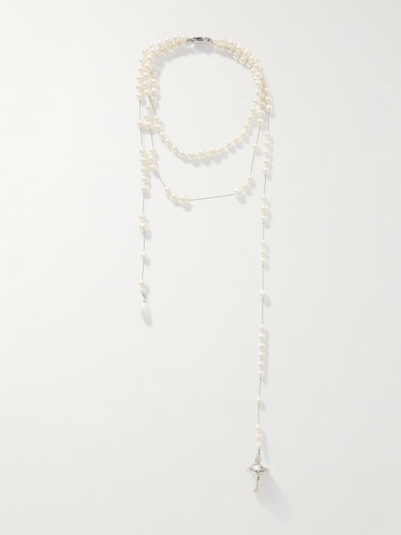 Броши, жемчужные сотуары, «бабушкины» бусы и еще 4 тренда в украшениях, которые нельзя пропустить весной и летом 2025 (фото 28)