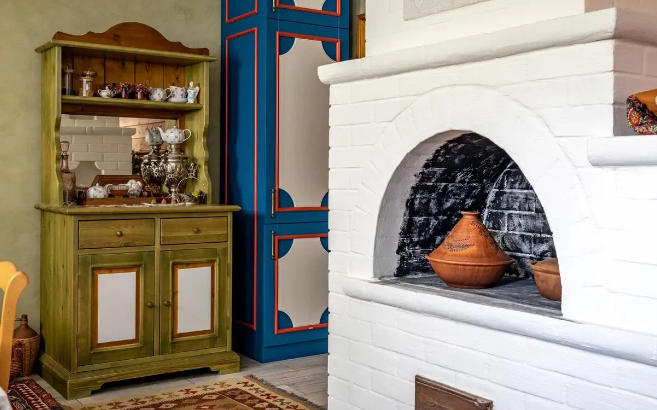 Традиционные избы и современные глэмпинги: 14 атмосферных отелей в стиле коттеджкор для майских праздников (фото 3)