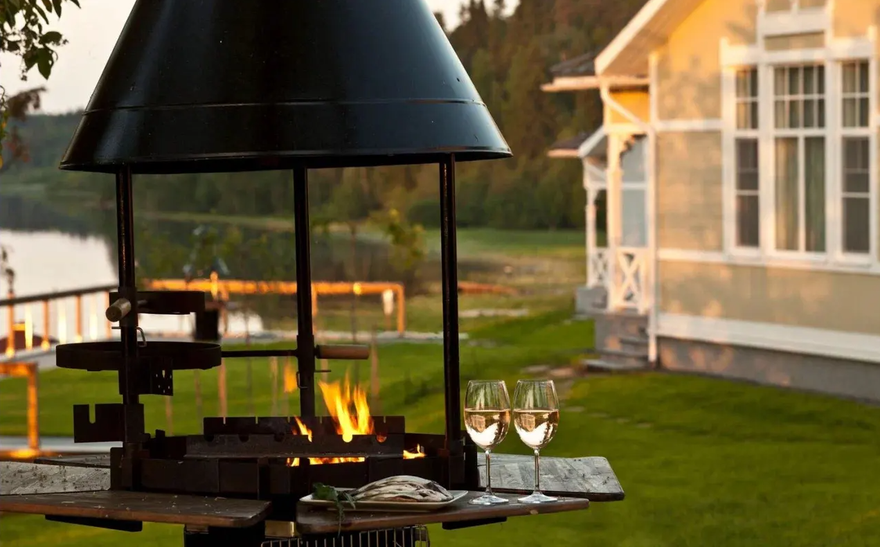 Традиционные избы и современные глэмпинги: 14 атмосферных отелей в стиле коттеджкор для майских праздников (фото 26)