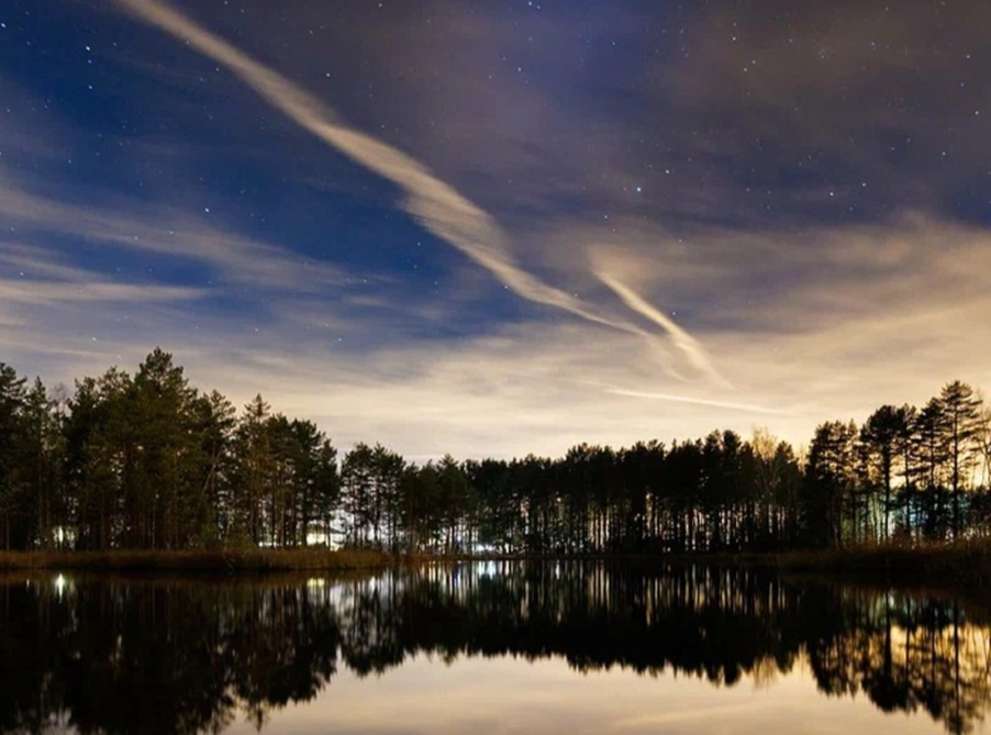 Традиционные избы и современные глэмпинги: 14 атмосферных отелей в стиле коттеджкор для майских праздников (фото 10)