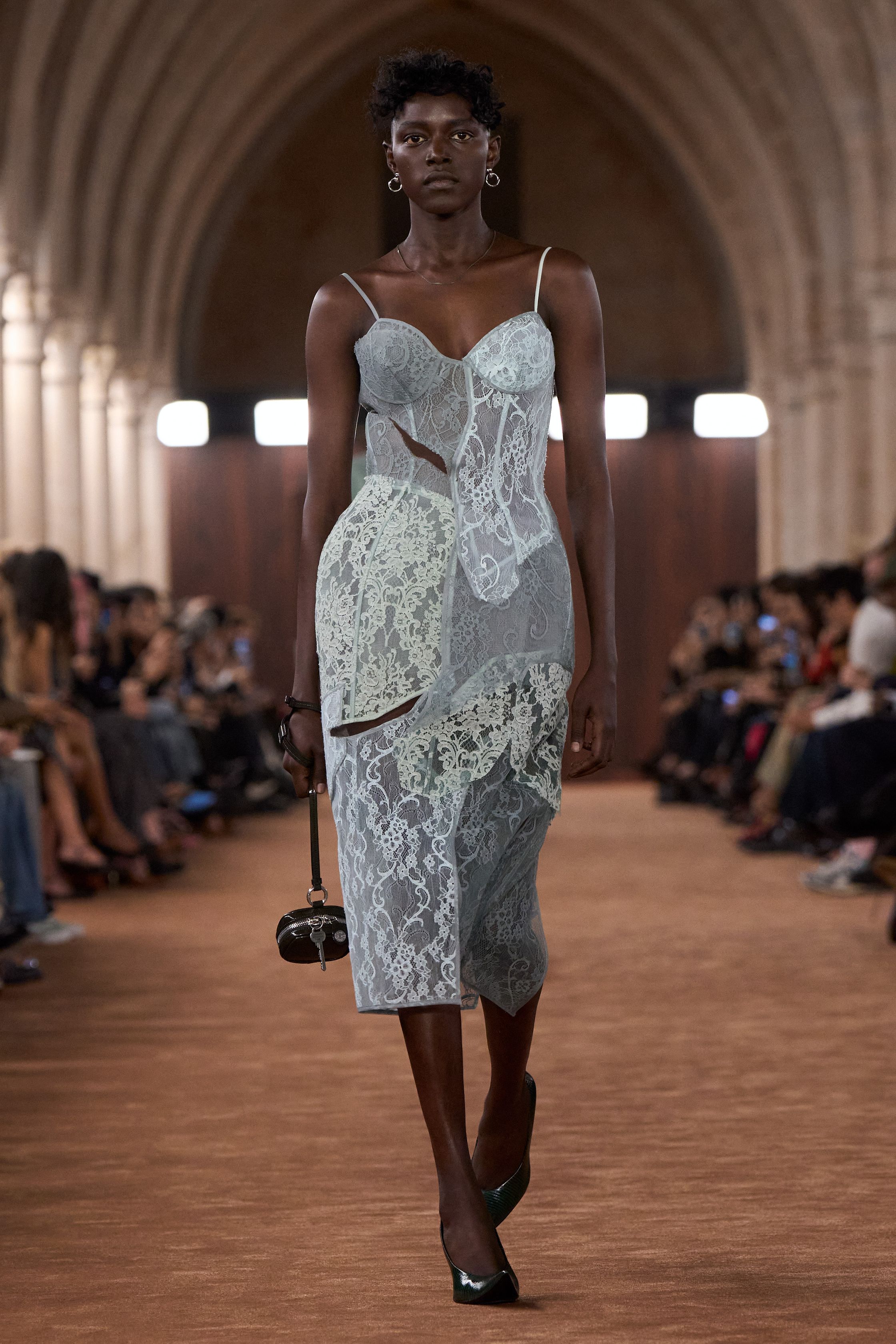 Чему нас научила Неделя моды в Париже. Главные тренды сезона весна-лето 2026 (фото 103)