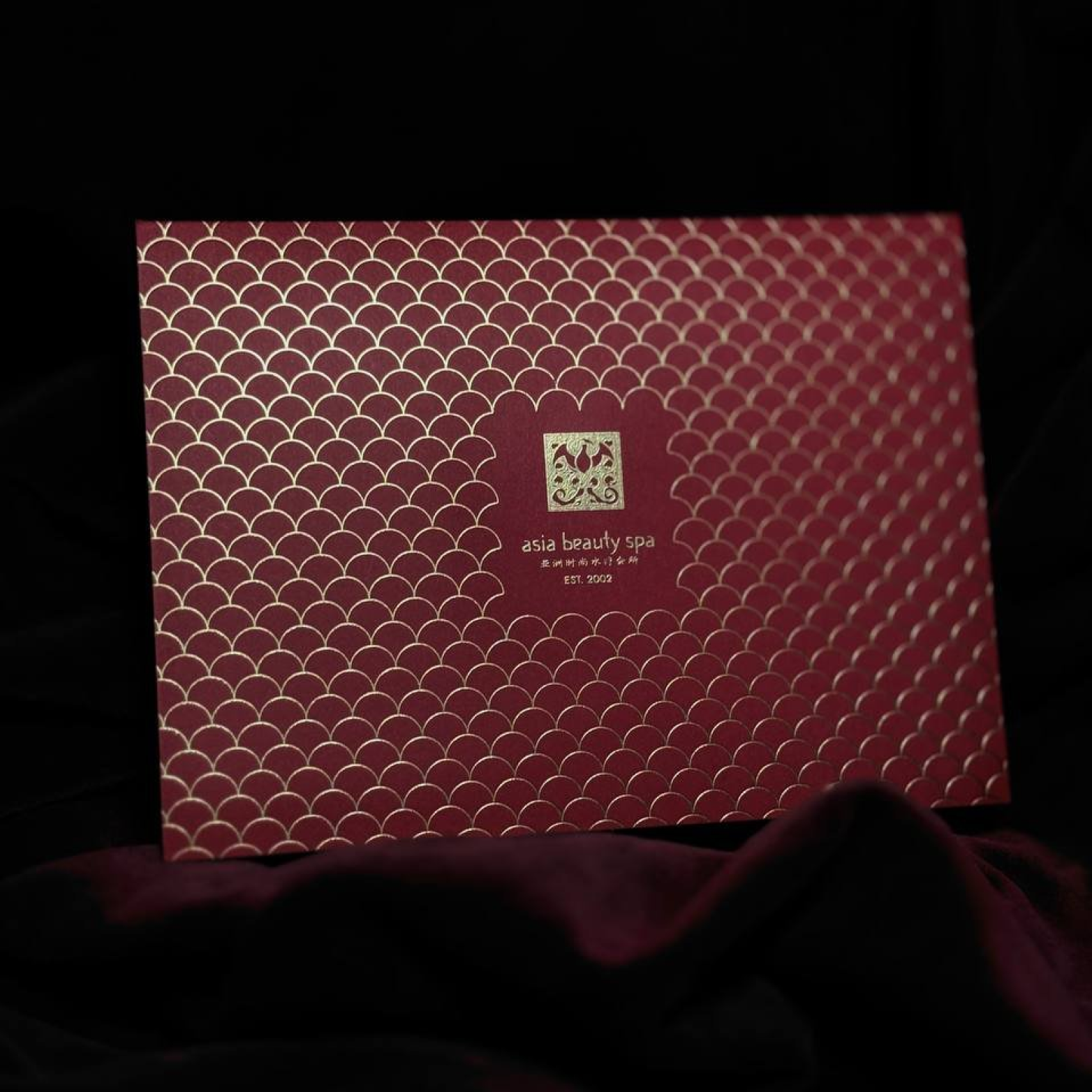 Гаджеты для ухода за кожей, сертификаты и косметика: 30 бьюти-подарков для женщин и мужчин (фото 21)