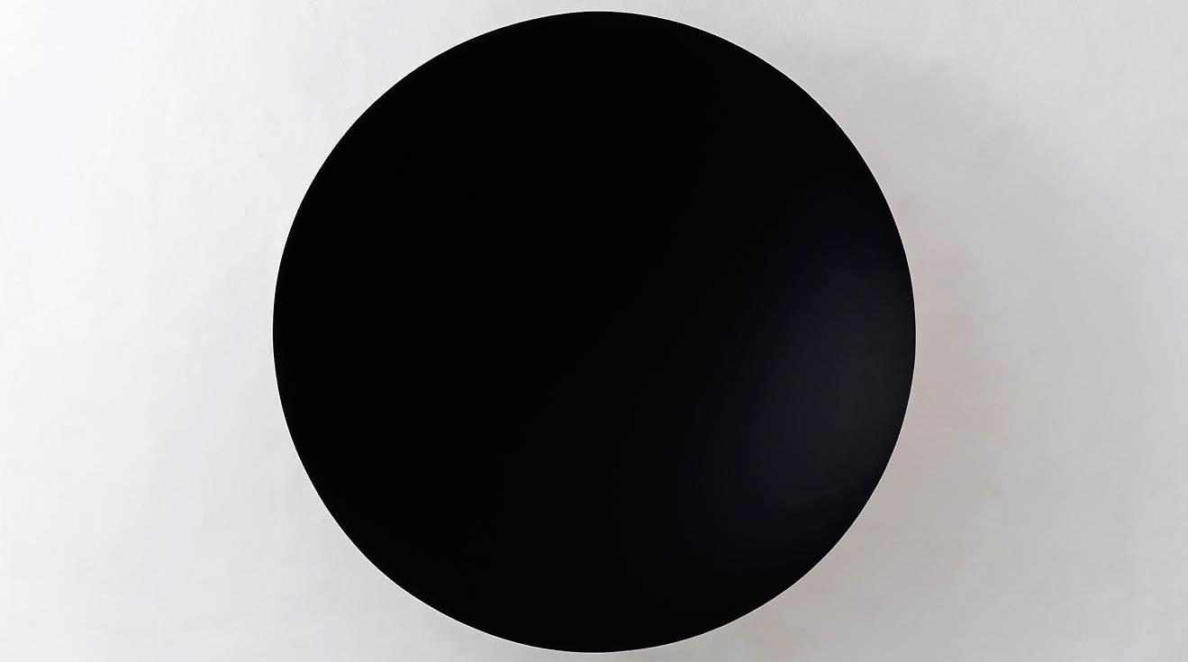 Чернее самого черного. Аниш Капур черный цвет. Аниш Капур Vantablack. Vantablack Аниш Капур самый черный цвет. Самый чёрный цвет в мире.