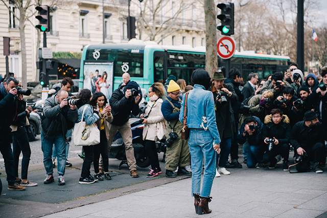 Неделя моды в Париже, осень-зима 2016: street style. Часть 3 (фото 21)