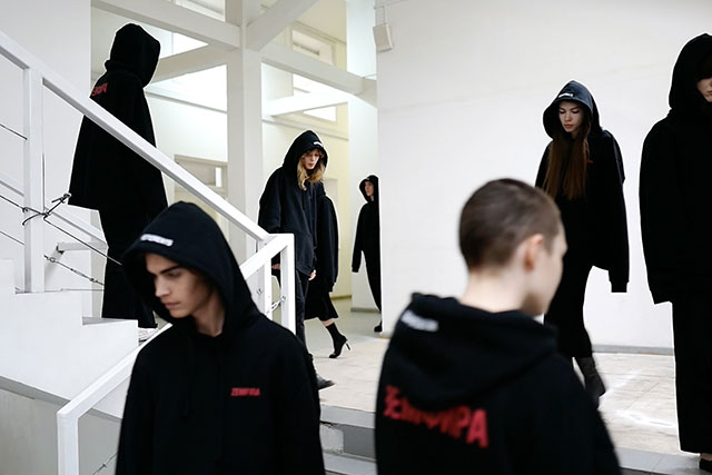 Vetements выпустил толстовку "Земфира" (фото 2)