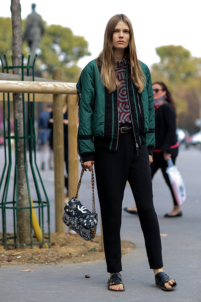 Неделя моды в Париже S/S 2015: street style. Часть I (фото 32)