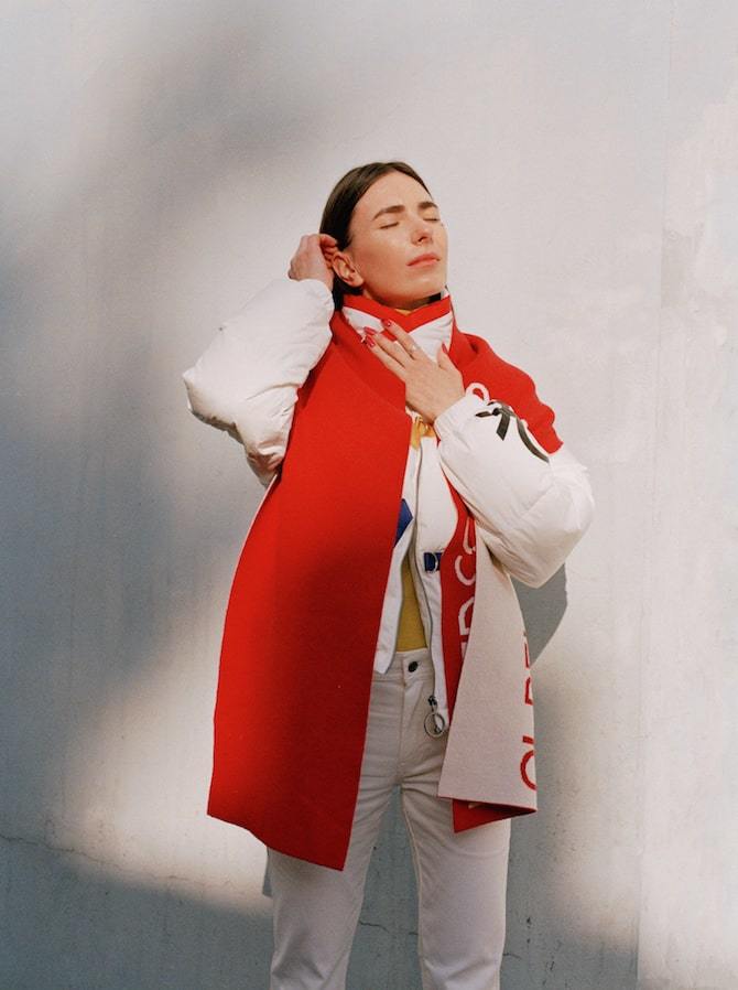 Как носить яркие цвета осенью? Показывают стилисты в съемке BURO. и United Colors of Benetton (фото 17)