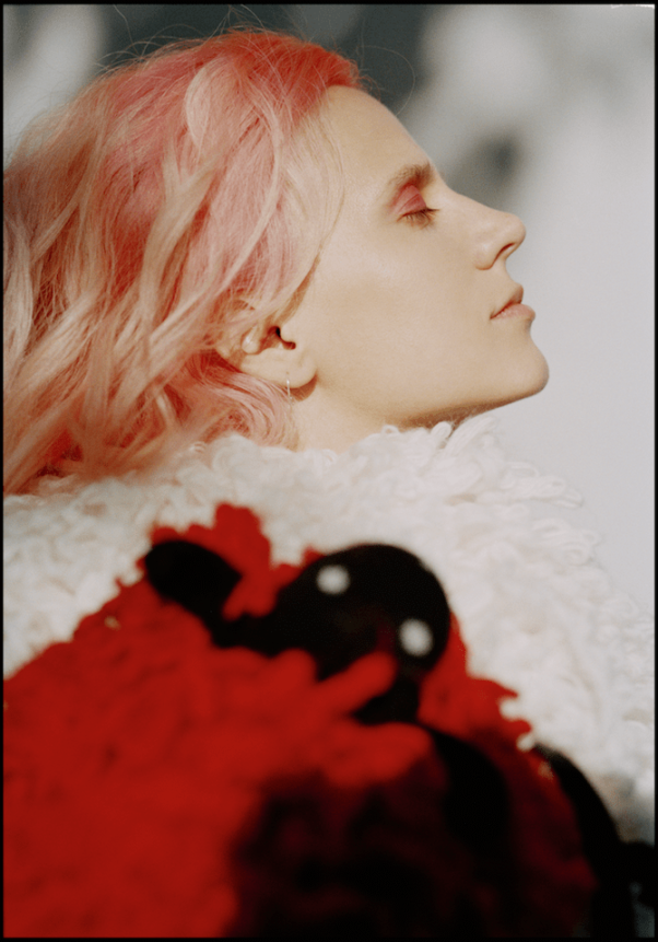 Как носить яркие цвета осенью? Показывают стилисты в съемке BURO. и United Colors of Benetton (фото 2)