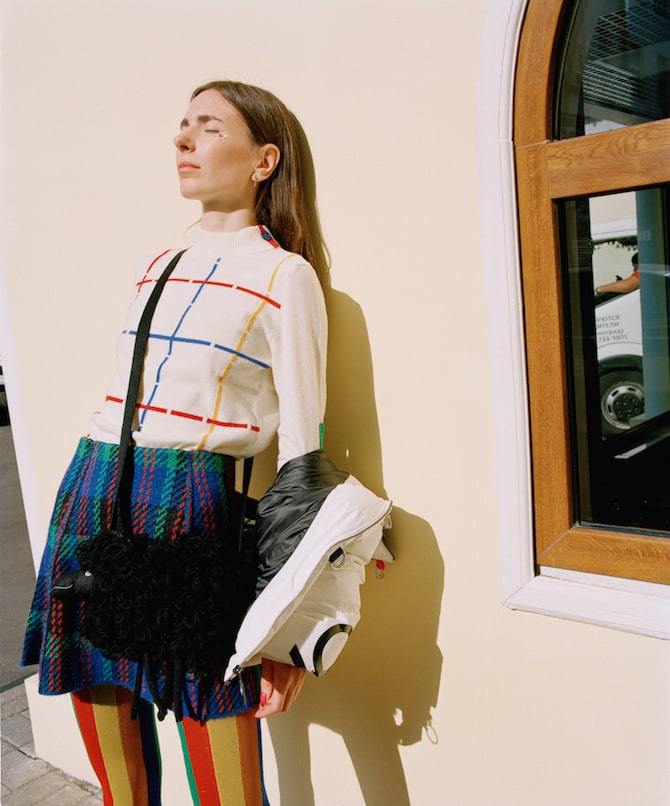 Как носить яркие цвета осенью? Показывают стилисты в съемке BURO. и United Colors of Benetton (фото 14)