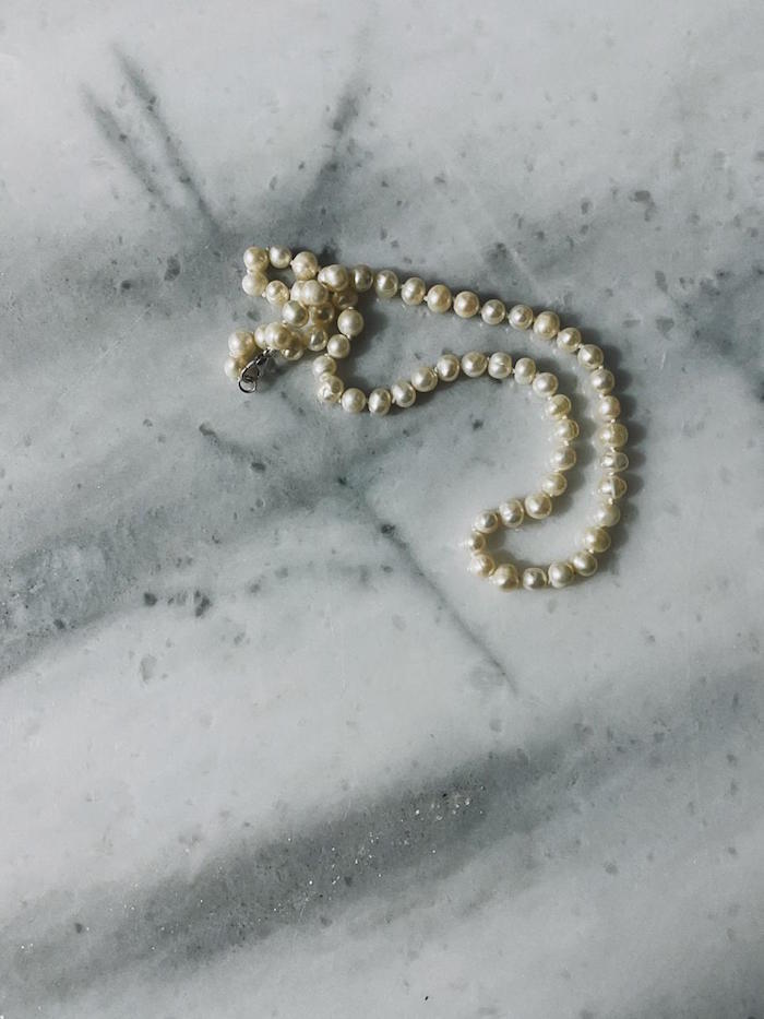 Любимые вещи: стилист Лилит Рашоян — об украшениях, которые носит, не снимая (фото 1)