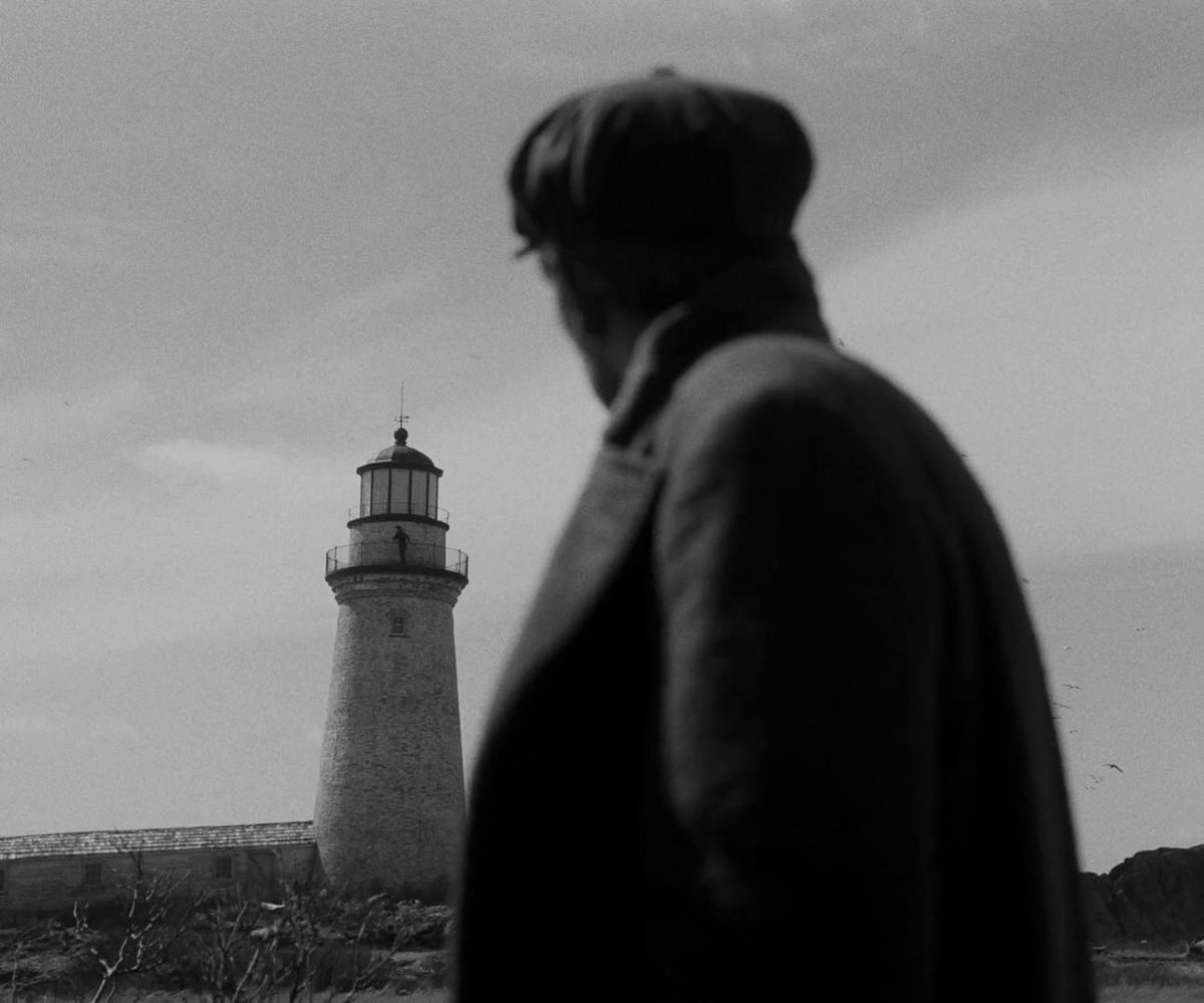 Кромешное животное безумие Роберта Паттинсона и Уиллема Дефо: зачем идти (и почему не идти) на «Маяк» (фото 1)