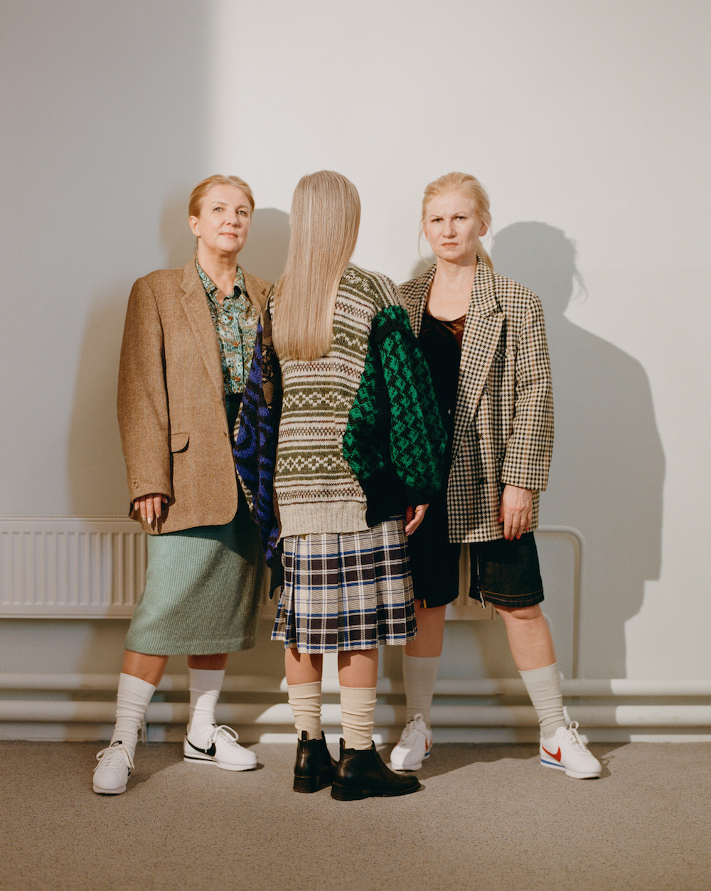 «Мне ближе роль арт-объекта». Что думают о моде, возрасте и себе женщины после 50-ти (фото 16)