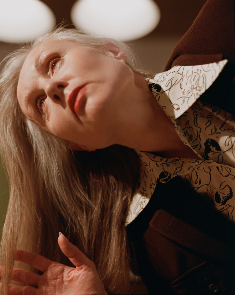 «Мне ближе роль арт-объекта». Что думают о моде, возрасте и себе женщины после 50-ти (фото 4)