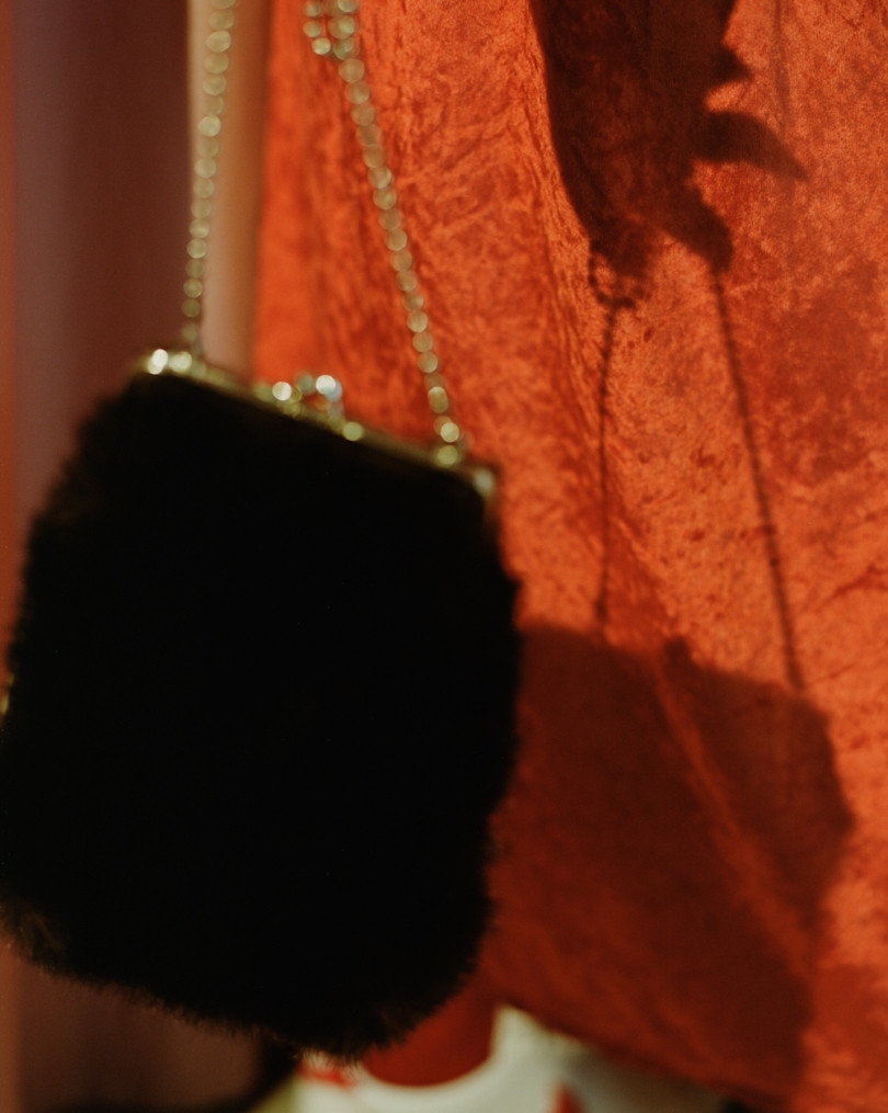 «Мне ближе роль арт-объекта». Что думают о моде, возрасте и себе женщины после 50-ти (фото 14)