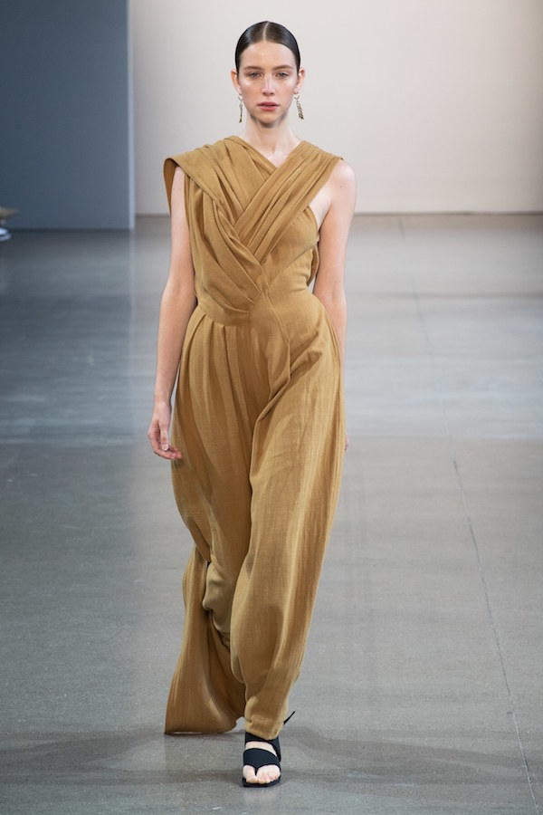 Драпировка и трикотаж в рубчик: 5 сверхактуальных фактур сезона весна-лето 2020 (фото 10)