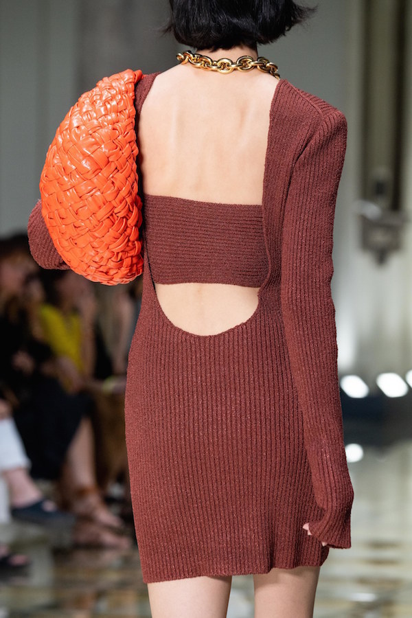 Драпировка и трикотаж в рубчик: 5 сверхактуальных фактур сезона весна-лето 2020 (фото 7)