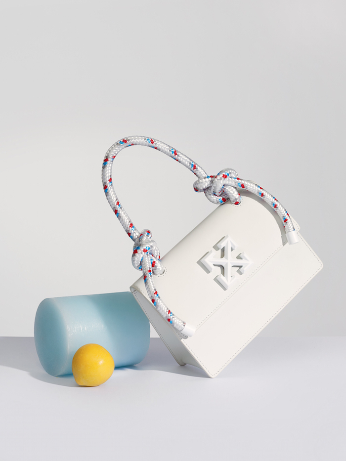 Меняем на любой из этих подарков все мимозы мира — специальная съемка BURO. и ЦУМа (фото 6)