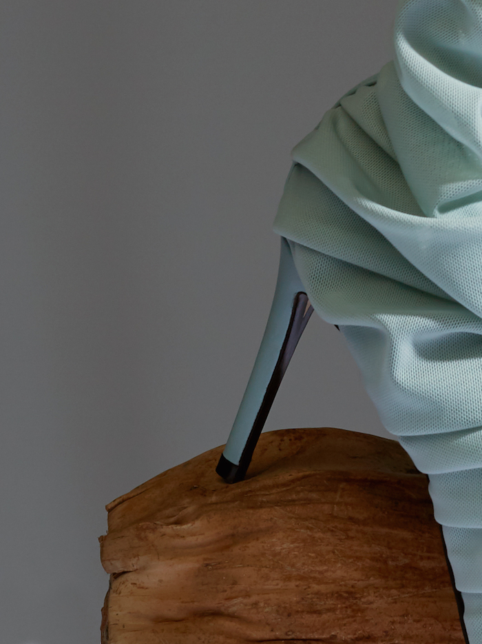 Меняем на любой из этих подарков все мимозы мира — специальная съемка BURO. и ЦУМа (фото 14)