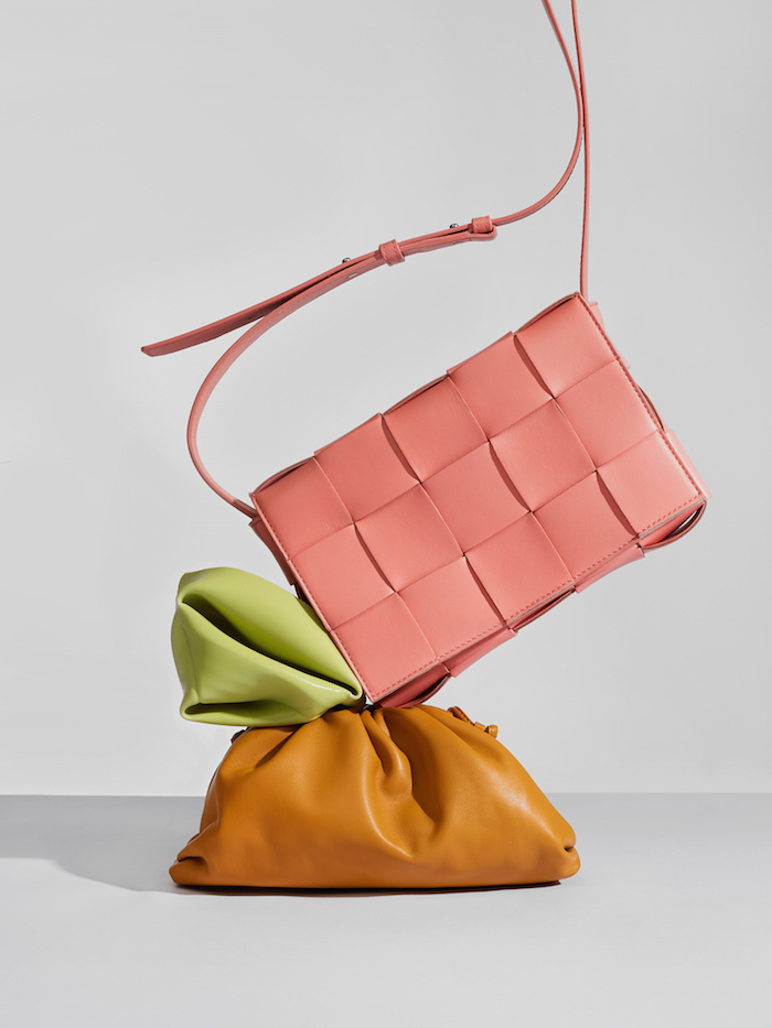 Меняем на любой из этих подарков все мимозы мира — специальная съемка BURO. и ЦУМа (фото 1)