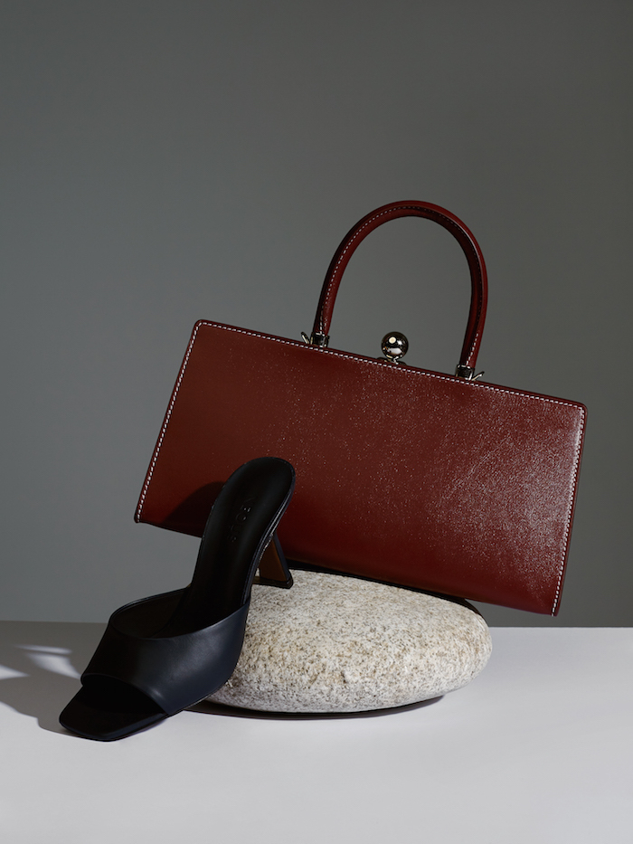 Меняем на любой из этих подарков все мимозы мира — специальная съемка BURO. и ЦУМа (фото 23)