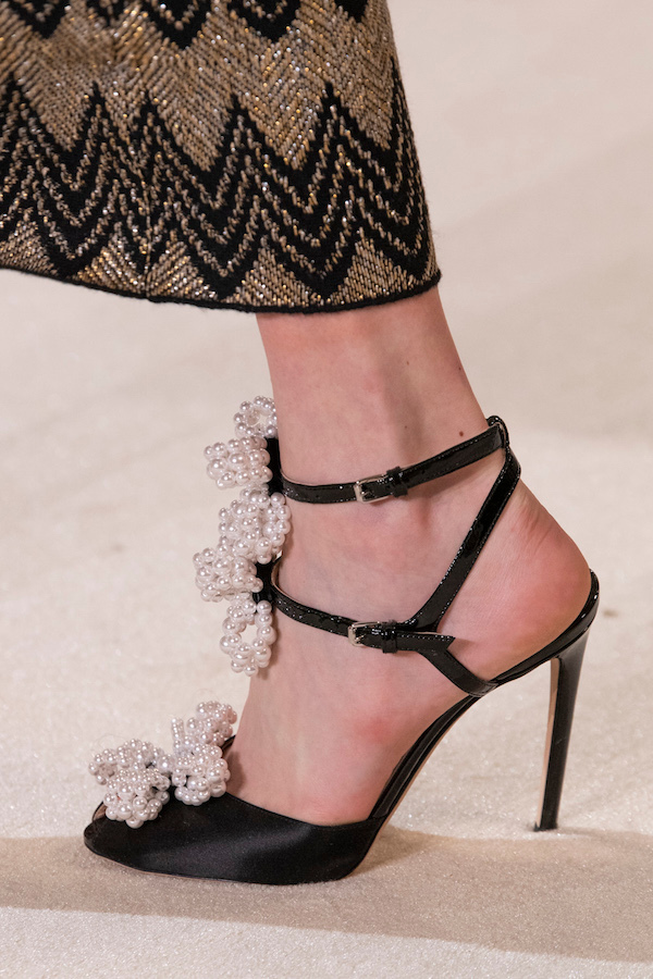 Тенденции обуви сезона осень-зима 2020: ботинки-леденцы и «лягушки» (фото 22)