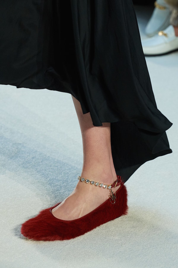 Тенденции обуви сезона осень-зима 2020: ботинки-леденцы и «лягушки» (фото 37)