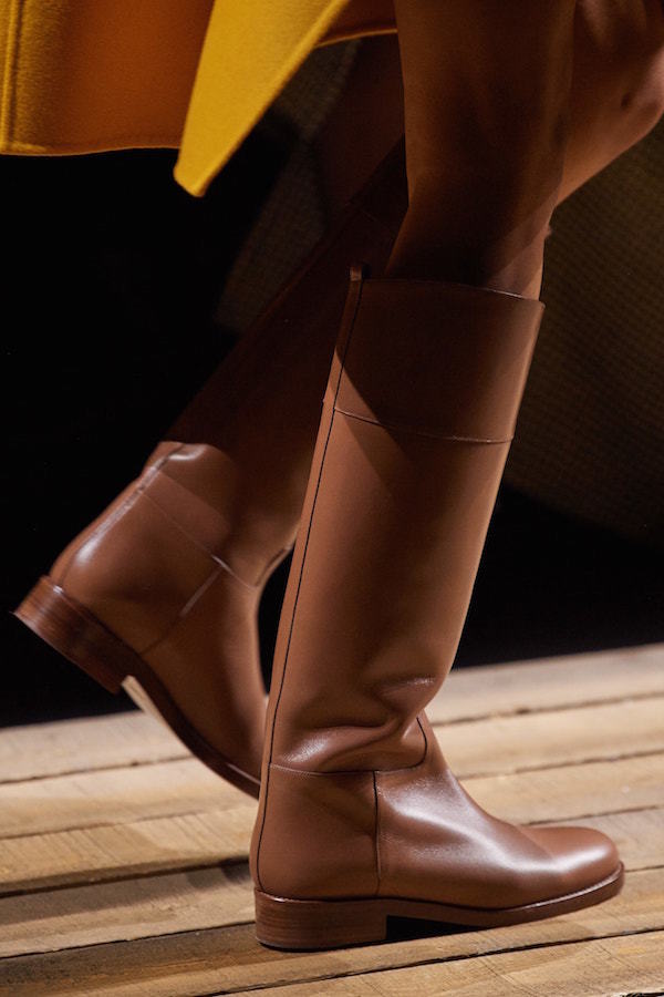 Тенденции обуви сезона осень-зима 2020: ботинки-леденцы и «лягушки» (фото 44)