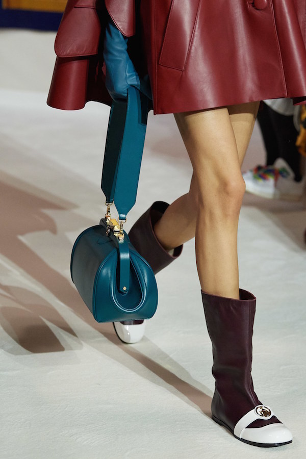 Тенденции обуви сезона осень-зима 2020: ботинки-леденцы и «лягушки» (фото 42)