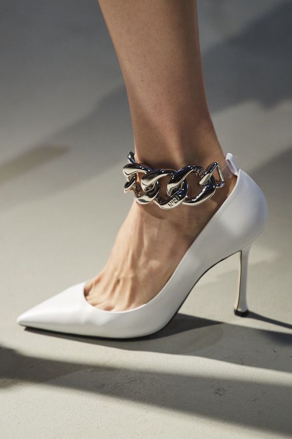 Тенденции обуви сезона осень-зима 2020: ботинки-леденцы и «лягушки» (фото 20)