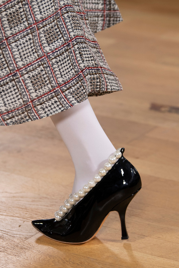 Тенденции обуви сезона осень-зима 2020: ботинки-леденцы и «лягушки» (фото 18)