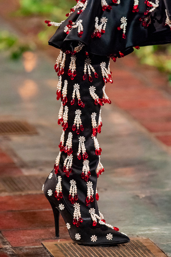 Тенденции обуви сезона осень-зима 2020: ботинки-леденцы и «лягушки» (фото 15)