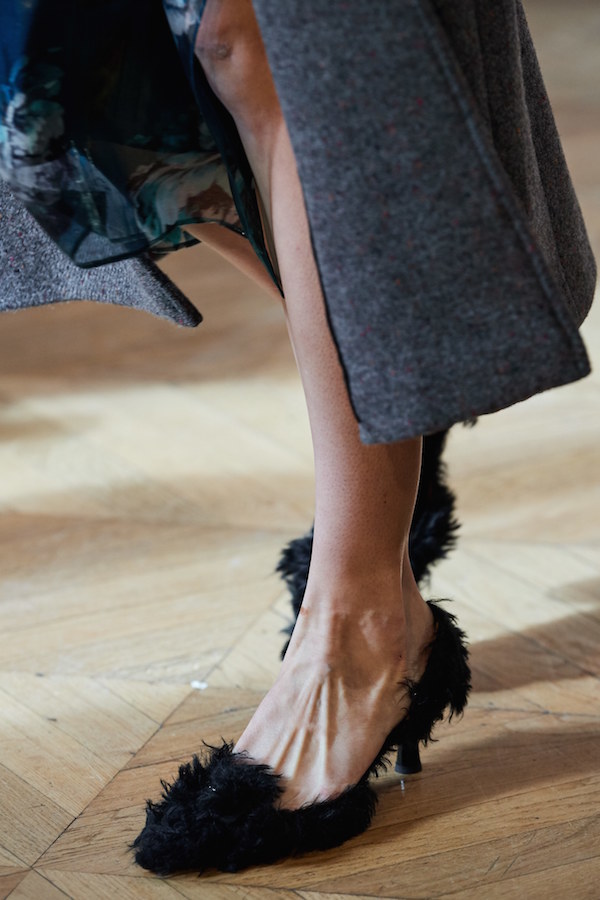 Тенденции обуви сезона осень-зима 2020: ботинки-леденцы и «лягушки» (фото 36)