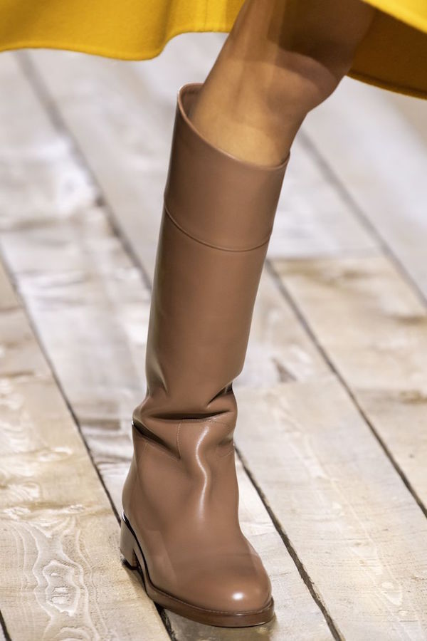 Тенденции обуви сезона осень-зима 2020: ботинки-леденцы и «лягушки» (фото 46)