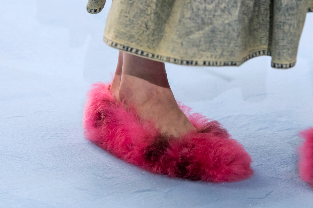 Тенденции обуви сезона осень-зима 2020: ботинки-леденцы и «лягушки» (фото 35)