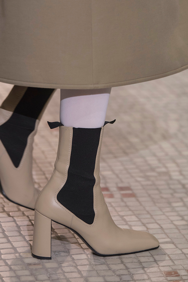 Тенденции обуви сезона осень-зима 2020: ботинки-леденцы и «лягушки» (фото 8)