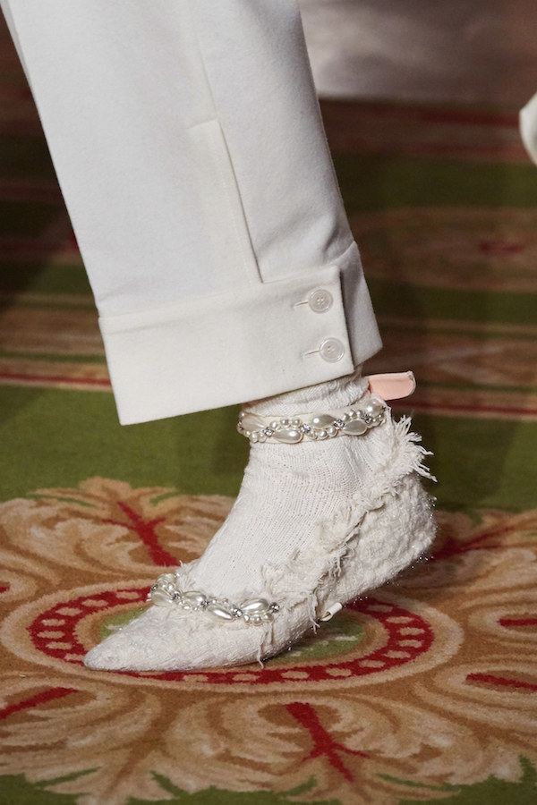 Тенденции обуви сезона осень-зима 2020: ботинки-леденцы и «лягушки» (фото 19)