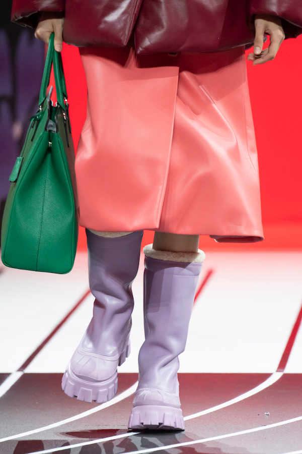 Тенденции обуви сезона осень-зима 2020: ботинки-леденцы и «лягушки» (фото 4)